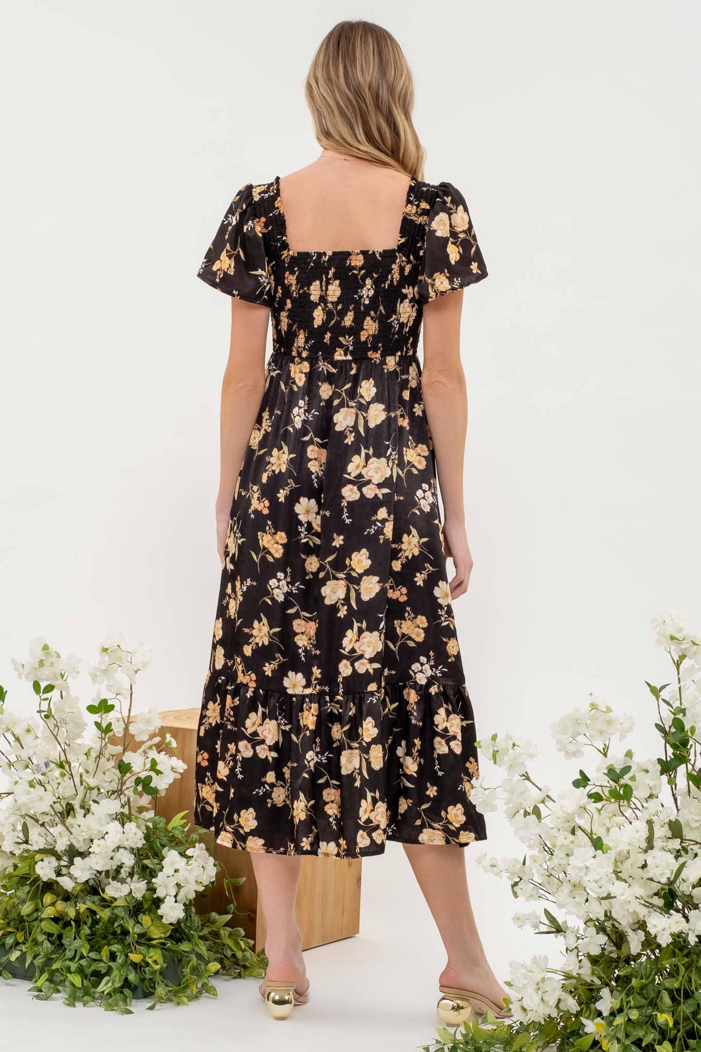 SMOCKED FLORAL PRINT SHORT SLEEVE MIDI DRESS