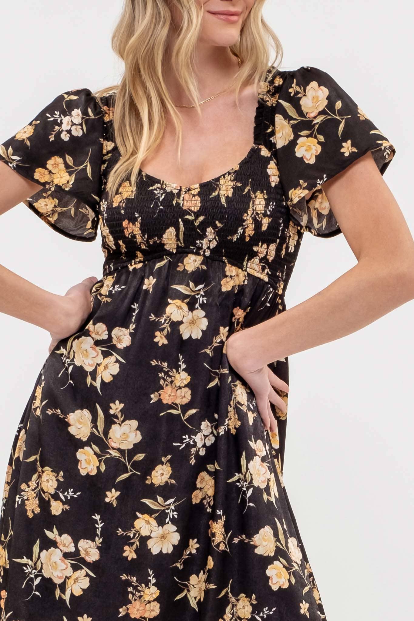 SMOCKED FLORAL PRINT SHORT SLEEVE MIDI DRESS