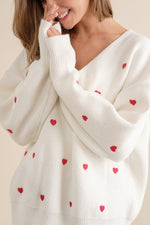 Load image into Gallery viewer, EMBROIDERED HEART BOXY SWEATER / CREAM
