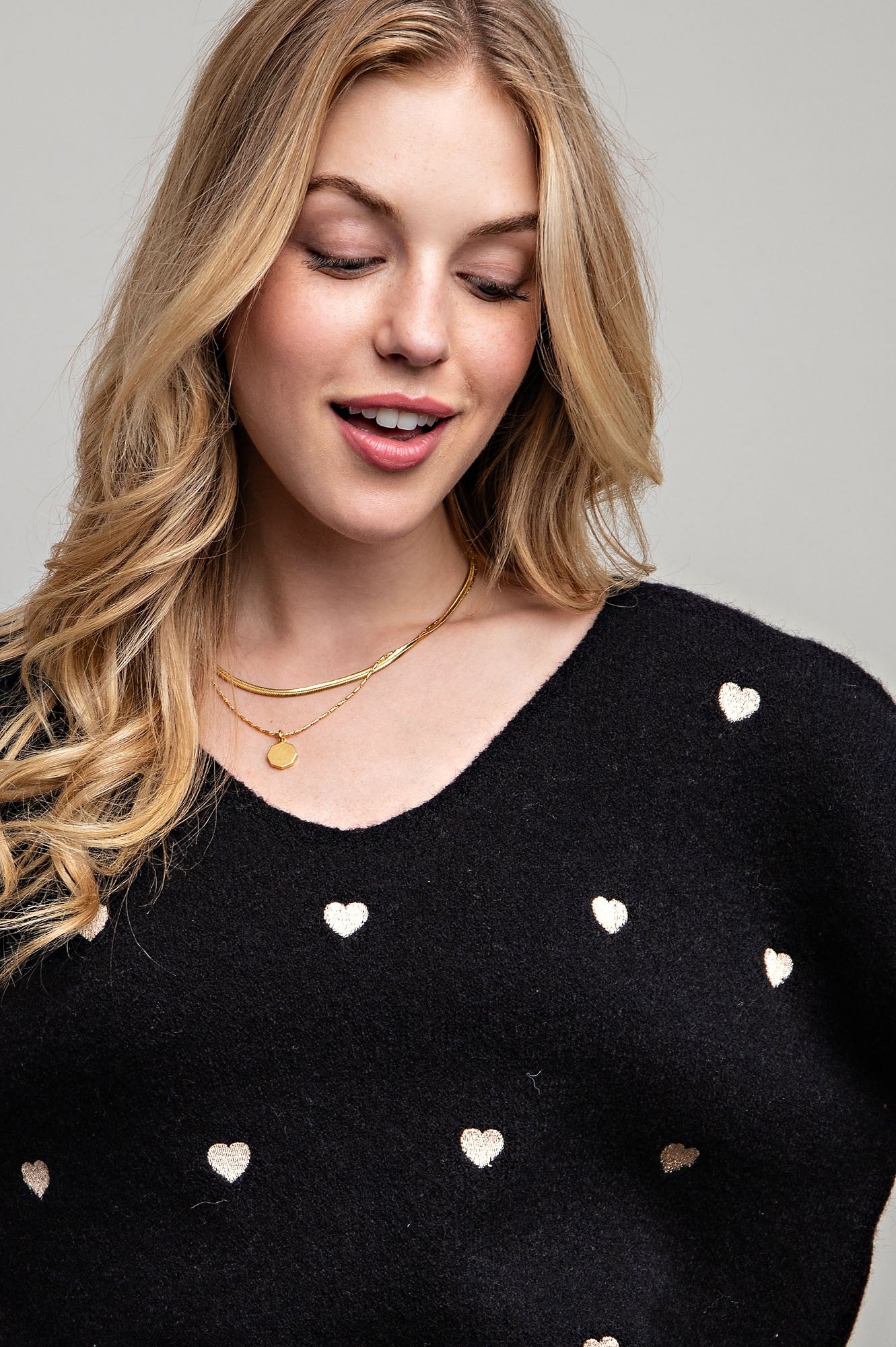EMBROIDERED HEART BOXY SWEATER / Black