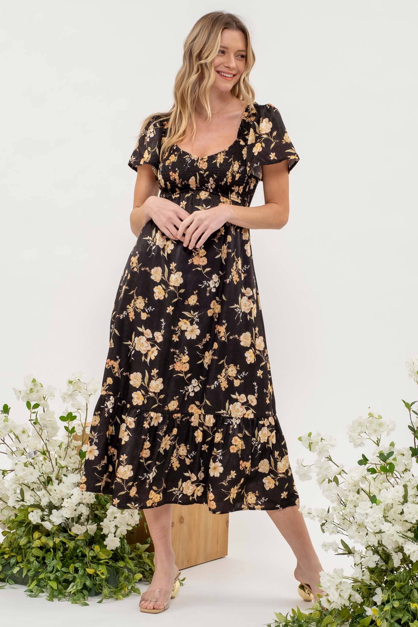 SMOCKED FLORAL PRINT SHORT SLEEVE MIDI DRESS