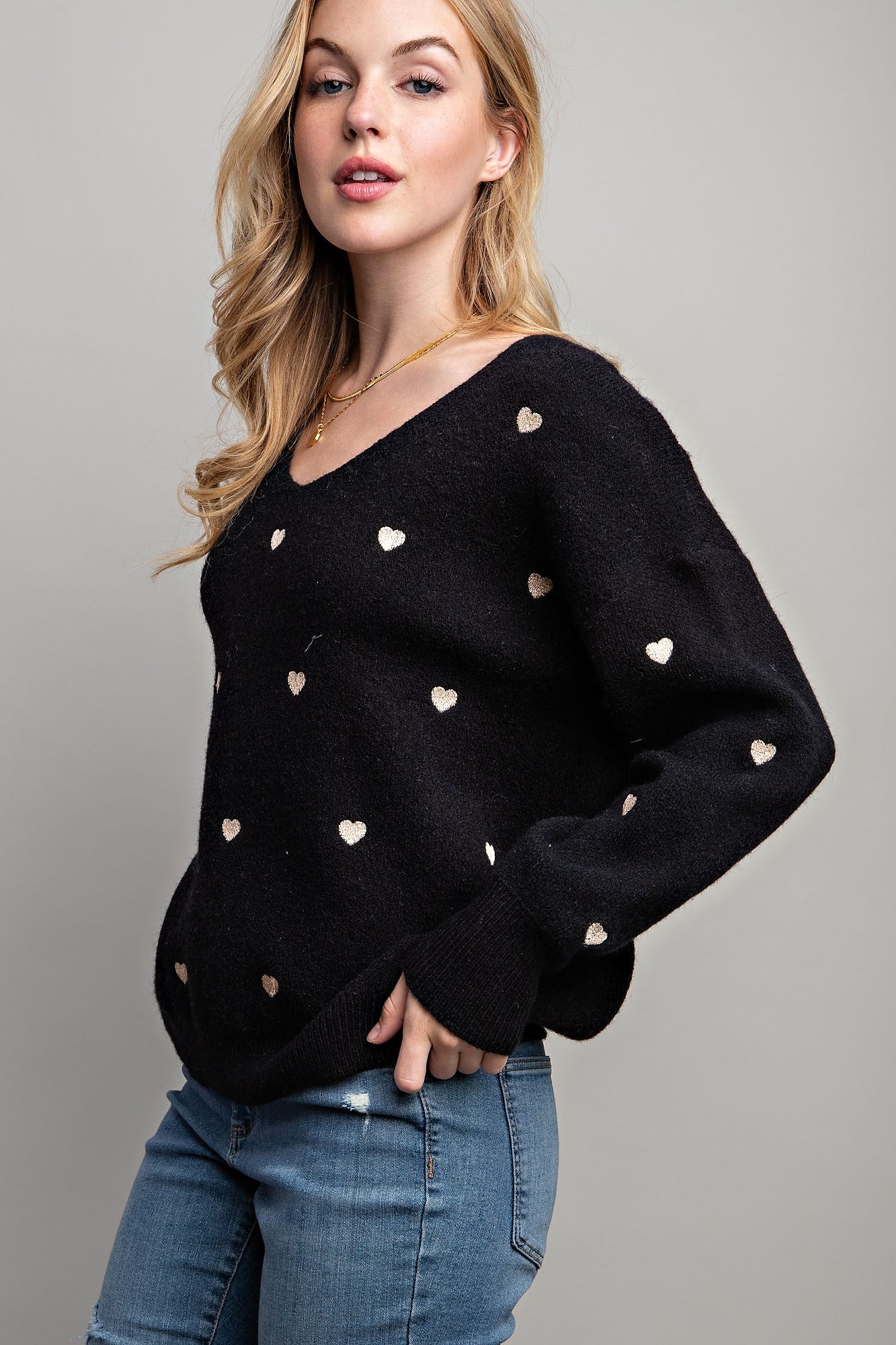 EMBROIDERED HEART BOXY SWEATER / Black