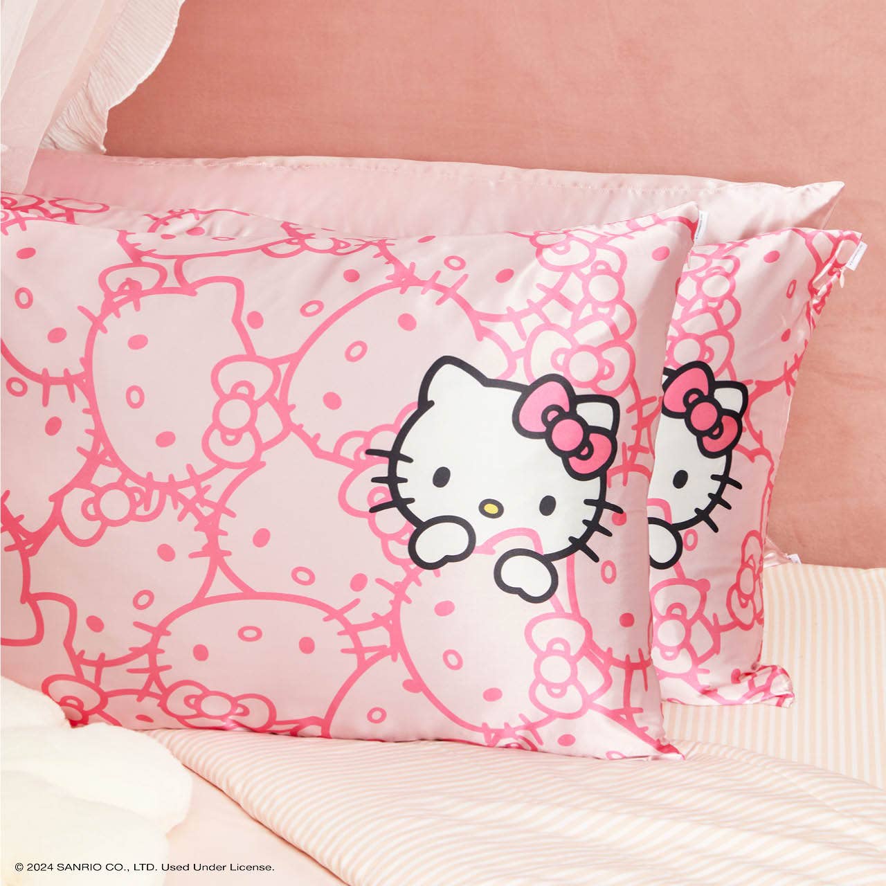 HELLO KITTY SATIN PILLOW CASE / KING