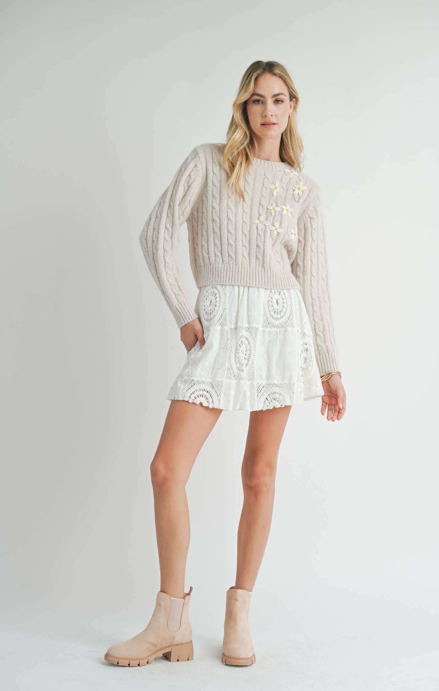 LULU EMBROIDERED DAISY SWEATER