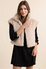 Load image into Gallery viewer, GEORGETTE FAUX FUR VEST / TAUPE
