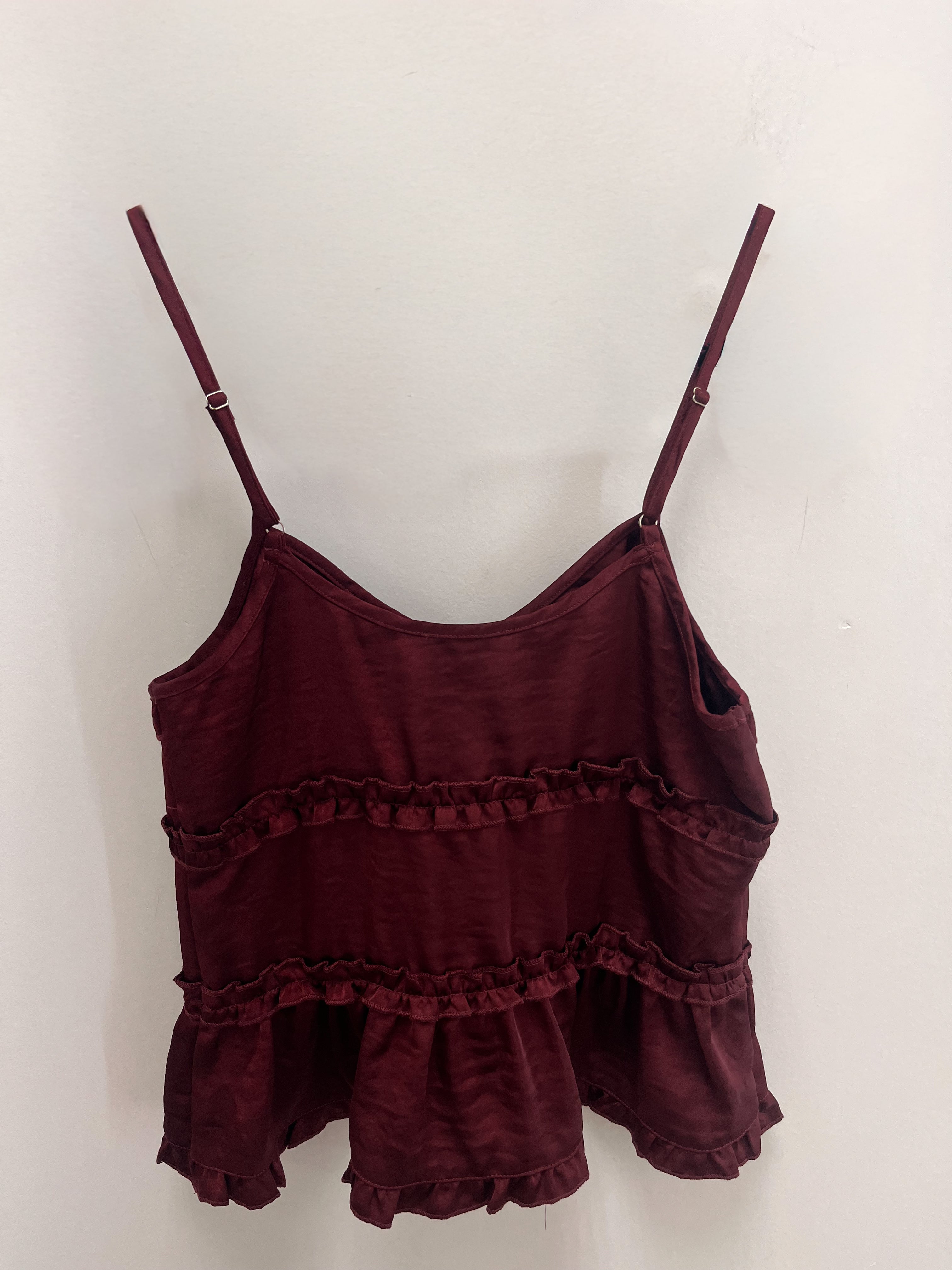 ONE LOOK RUFFLE TRIM V-NECK SLEEVELESS TOP