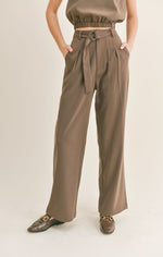 Load image into Gallery viewer, WINONA BELTED TROUSERS / OAK
