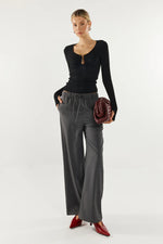 Load image into Gallery viewer, LEANNE TOP / BLACK
