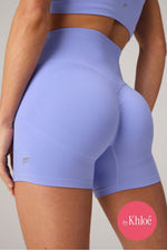 Load image into Gallery viewer, SEAMLESS SCRUNCH SHORT 4" / MOONLIGHT PERI
