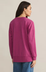 Load image into Gallery viewer, MODERN V-NECK WEEKENDER SWEATER / MAGENTA
