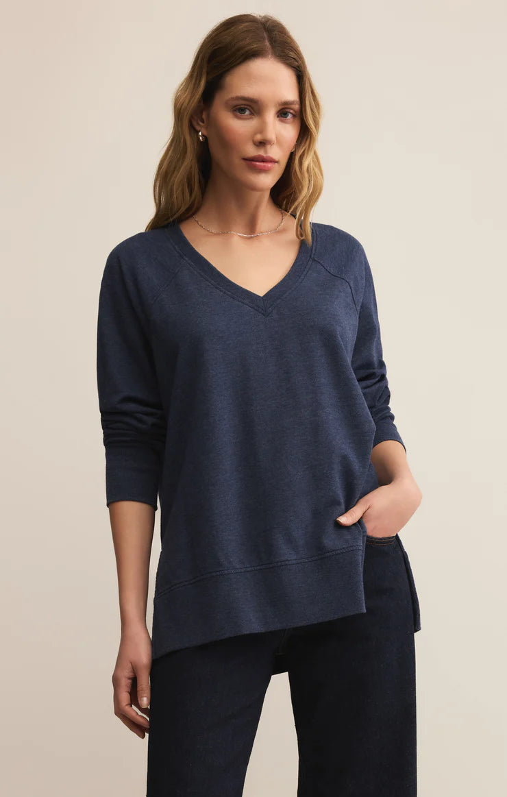 MODERN V-NECK WEEKENDER / BLUE SAPPHIRE