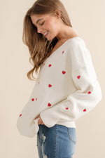 Load image into Gallery viewer, EMBROIDERED HEART BOXY SWEATER / CREAM
