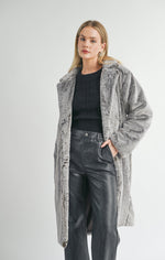 Load image into Gallery viewer, DARING 2 TONE BEGAN FUR COAT
