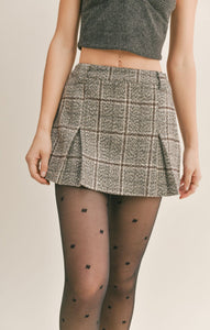 CONCRETE JUNGLE PLEATED SKORT / CHARCOAL MULTI