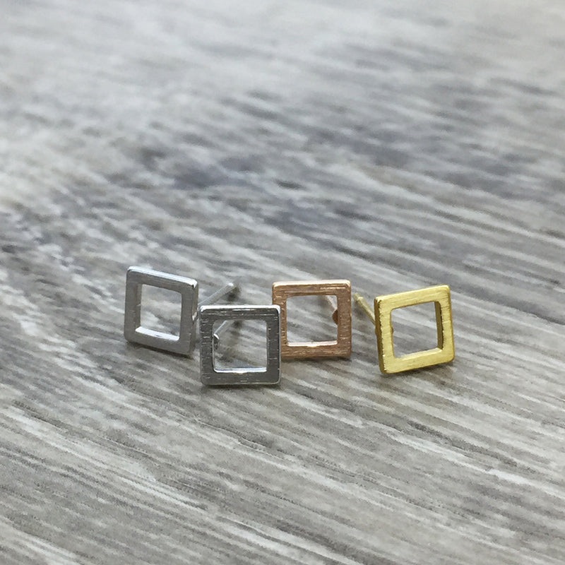BRUSHED OPEN SQUARE EARRING // GOLD
