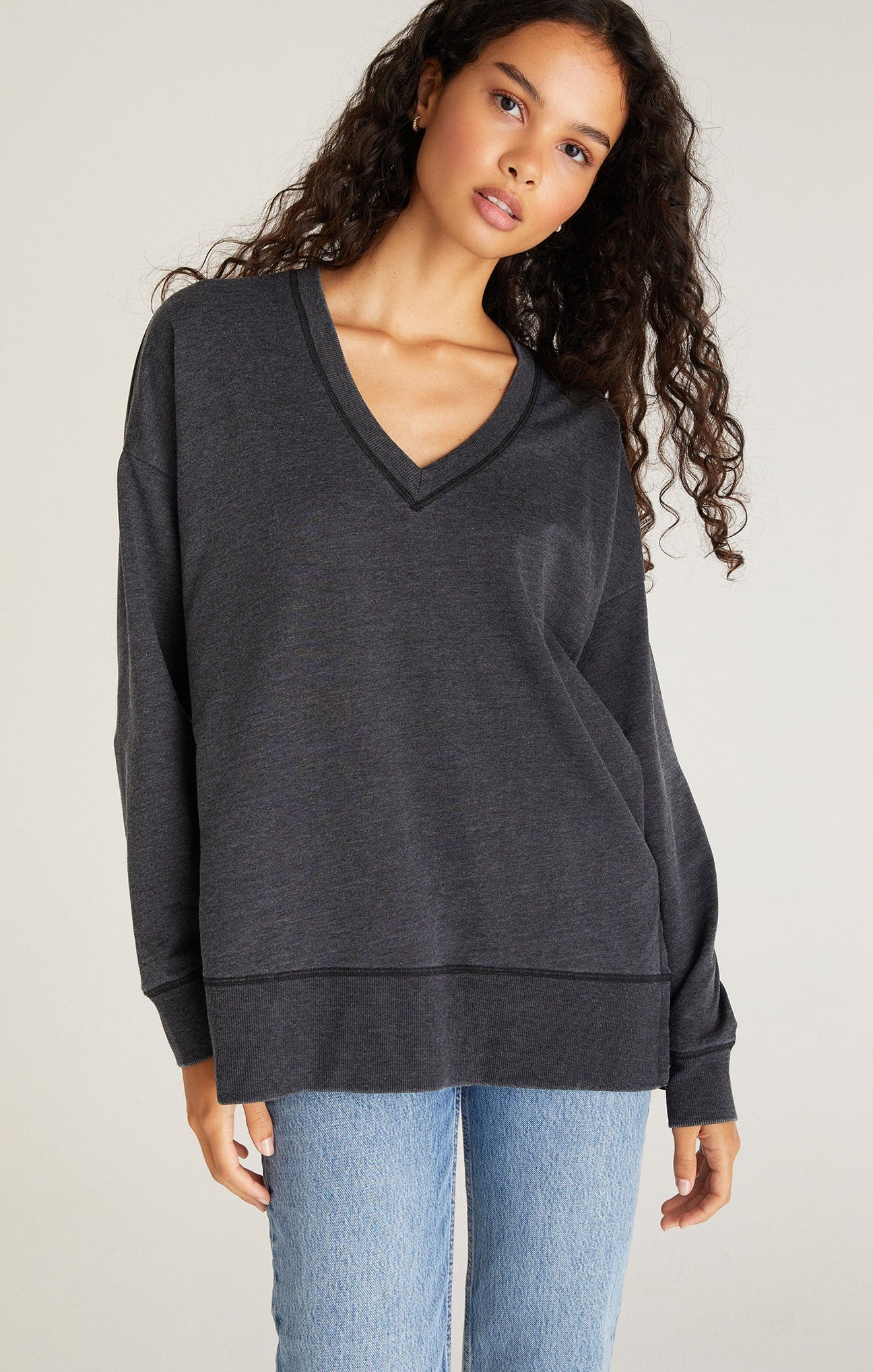 MODERN WEEKENDER V-NECK / JET BLACK